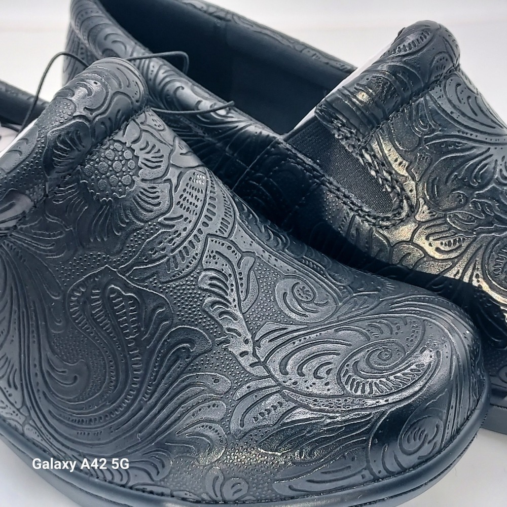 Wear Ever Extreme Comfort Black Embossed Slip‎ On Clogs Shoes Size 8W